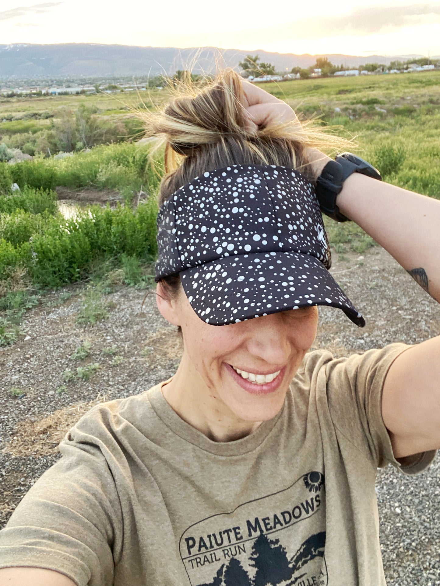 reflective dot running, runner ultra top knot trucker