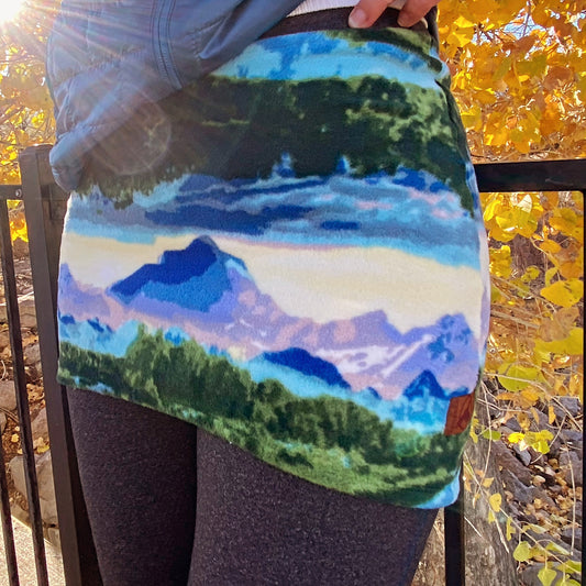 Mountain pattern fleece skirt for running, worn over leggings