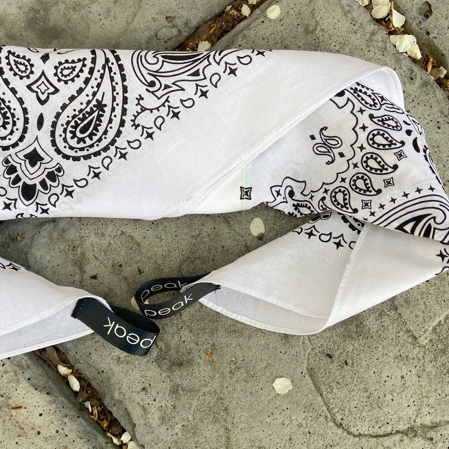 ultra running ice bandana white paisley